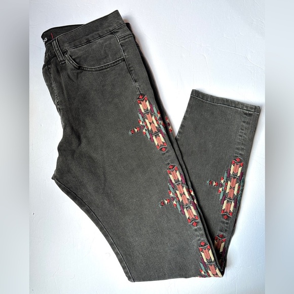 BDG Jeans Women’s Urban Outfitters Sz 32 x 30 Embroidered High Rise Cigarette - Picture 1 of 9